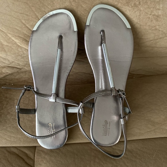 Elegant Silver Women's Sandals - Picture 2 of 2